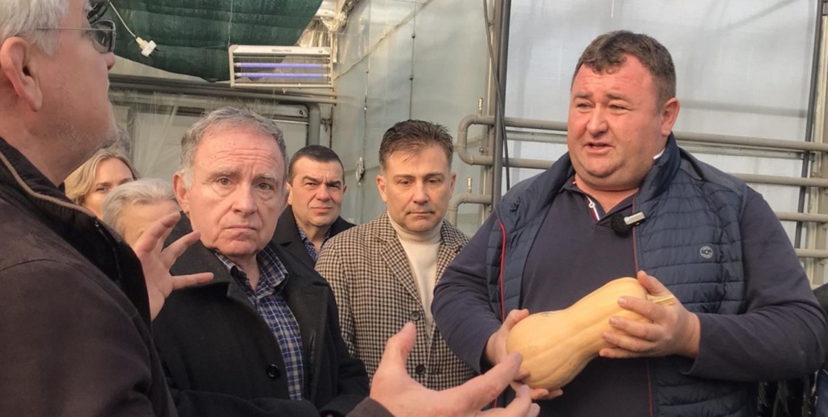 В Мало Конаре министър Вътев призова производителите да се сдружават 